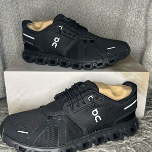 On Running Men's Size 8 Cloud 6 Black Sneaker BRAND NEW